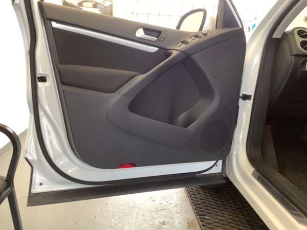 Volkswagen Tiguan 1.4 TSI Cup Sport & Style BlueMotion Tech - Image 14